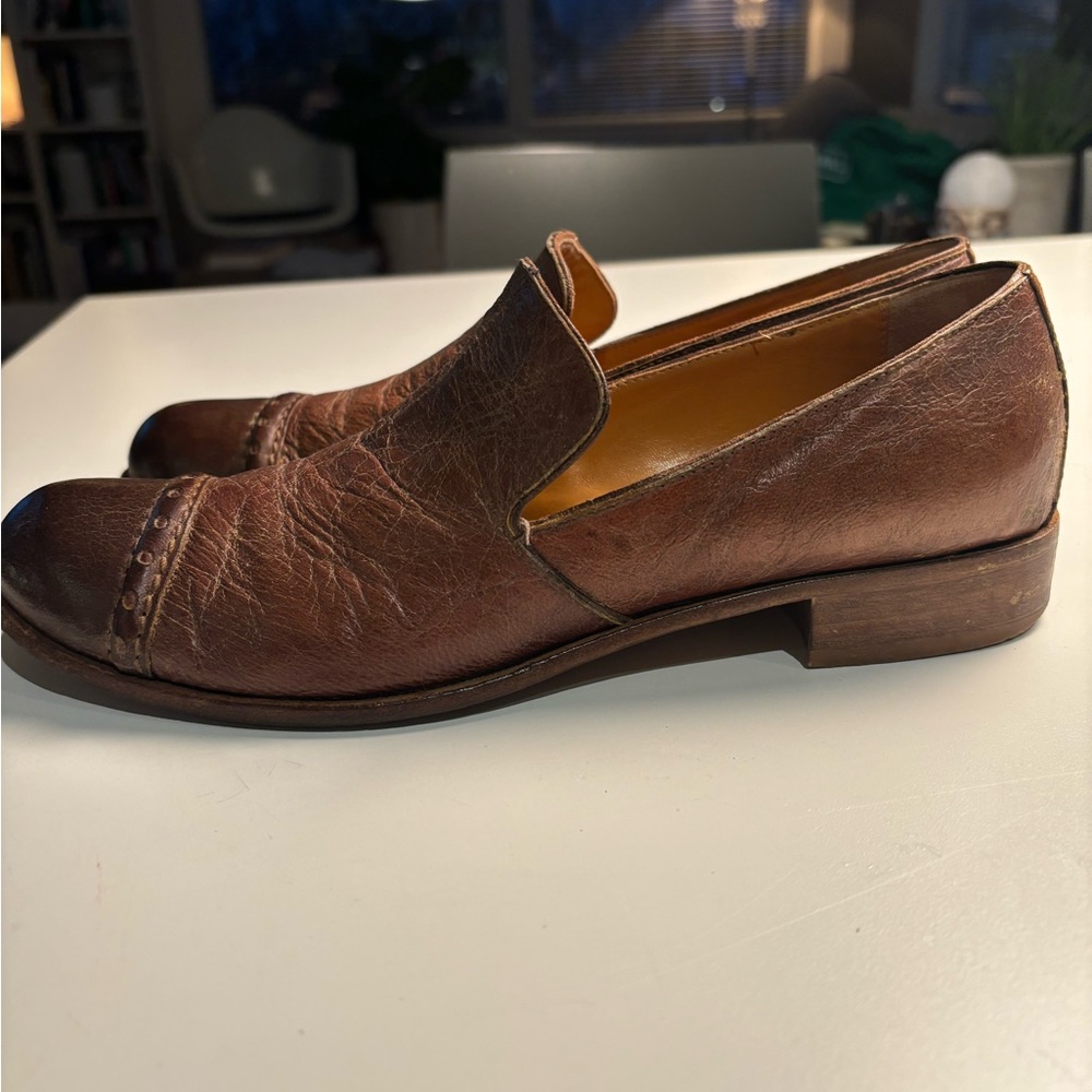 Classic Objects in the mirror, brown loafer size 37